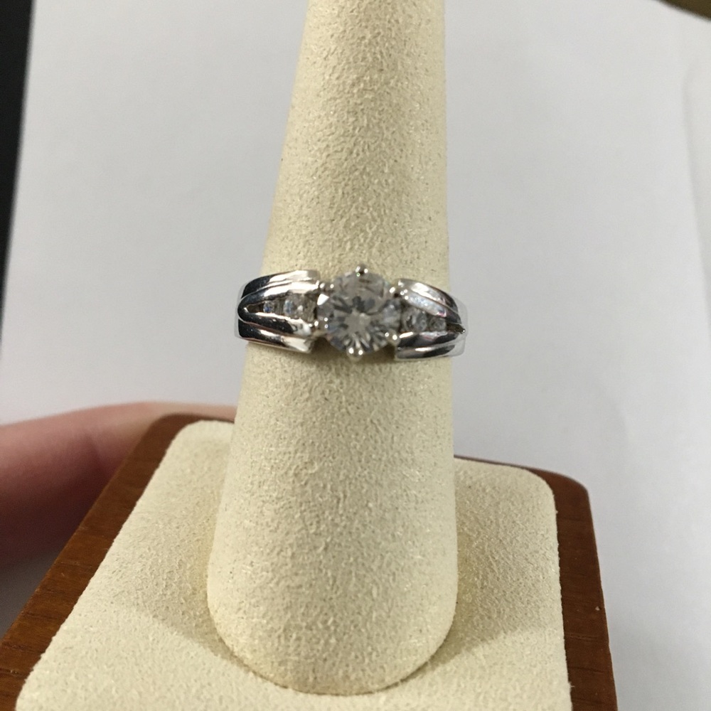 Rhodium plated ring with CZ’s